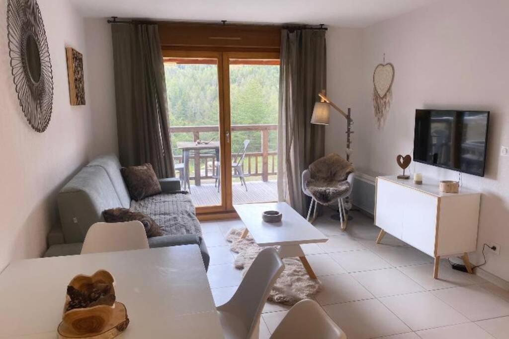 Appartement De Charme Dans Residence Avec Piscine La Joue Du Loup Saint-Étienne-en-Dévoluy Exteriör bild